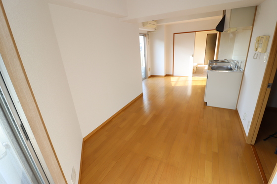 居室・リビング　※別号室の写真です。