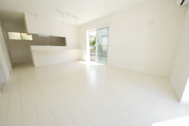 居室・リビング　～白を基調とした綺麗なお部屋～