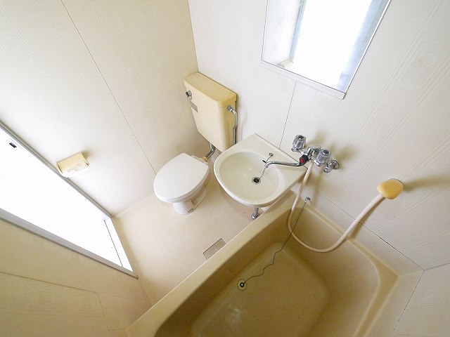 バス・シャワールーム　落ち着いた空間のお風呂です