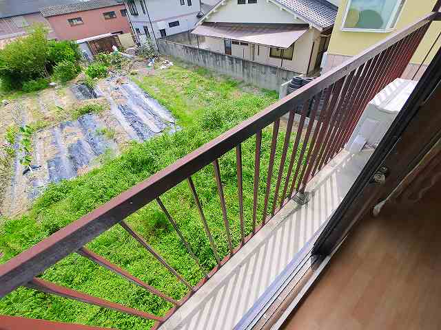 バルコニー　こちらにお洗濯物が干せます。