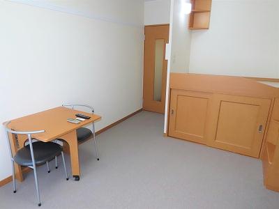 居室・リビング　ハイベッドタイプのお部屋です