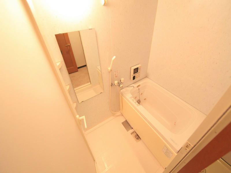 バス・シャワールーム　追い焚き付　ジャグジー付　浴室にＴＶ付