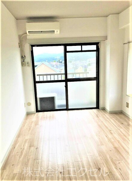 居室・リビング　南西向きで日当たり良好。