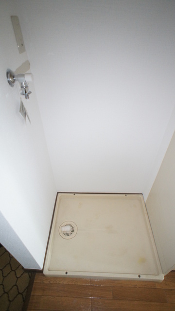 その他　水漏れの心配がない防水パン付きの洗濯機置き場です