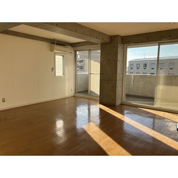 居室・リビング　※別室の参考写真の為、現況優先です。