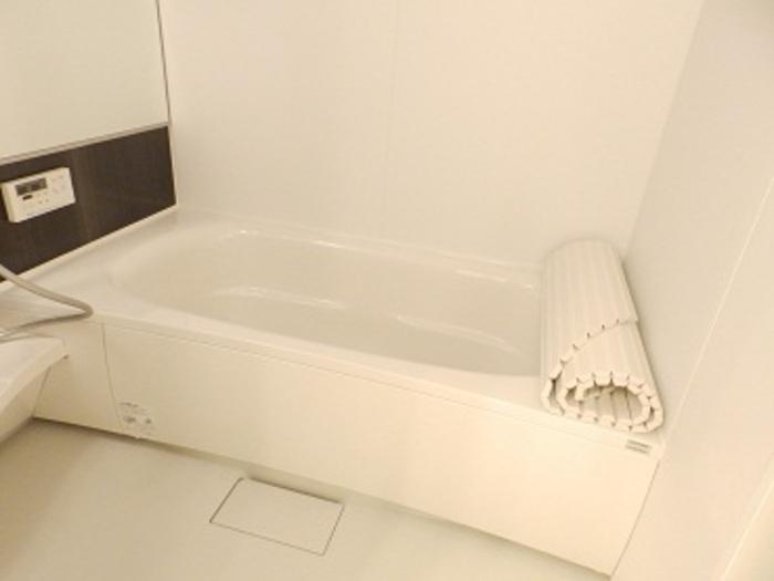 バス・シャワールーム　追い炊き給湯付き一坪風呂