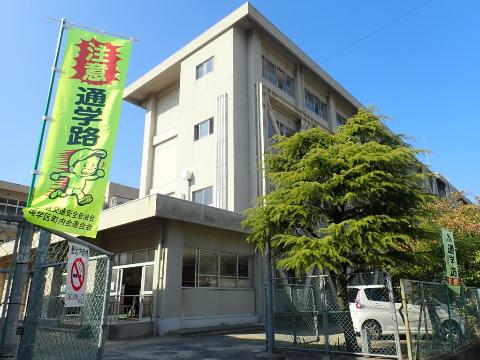 その他　福山市立曙小学校（その他）まで708m