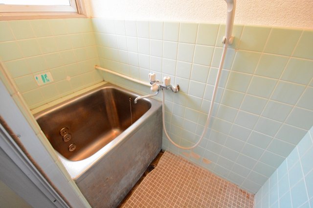 バス・シャワールーム　浴室に窓有！換気しやすい♪