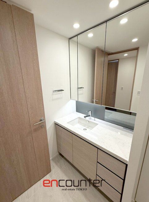 洗面設備　※同マンション別室参考写真