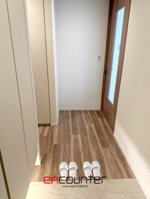 玄関　※同マンション別室参考写真