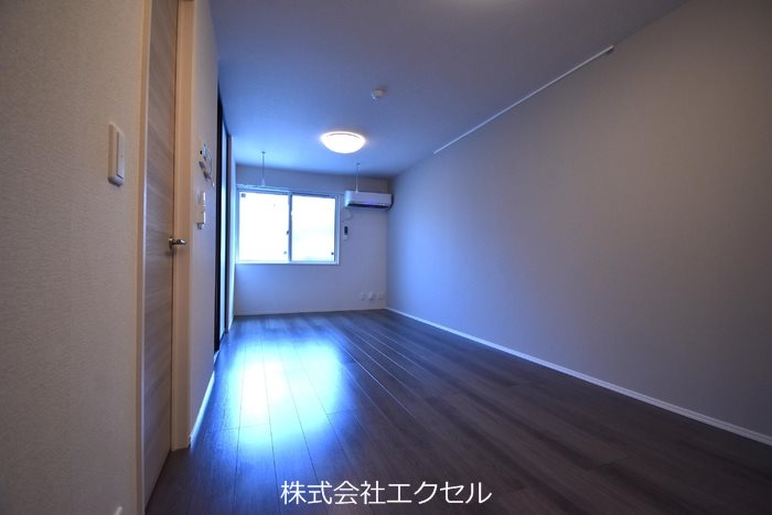 居室・リビング　エアコン付きです。