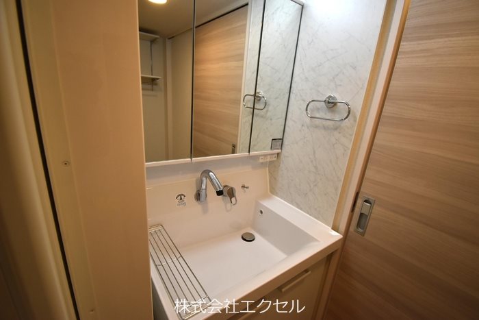 洗面設備　洗髪洗面化粧台です。