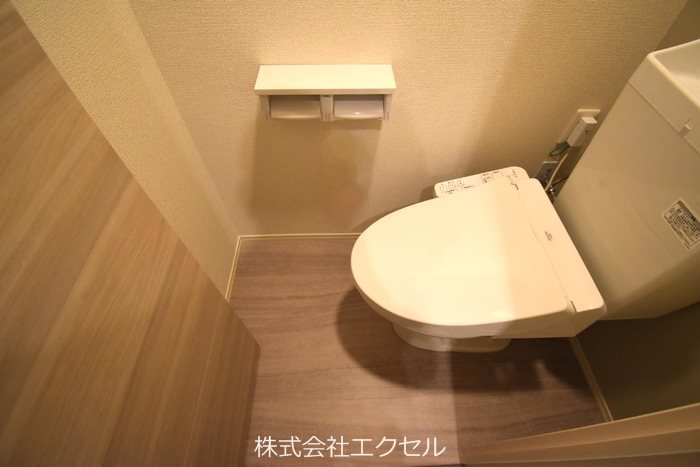トイレ　温水洗浄便座です。