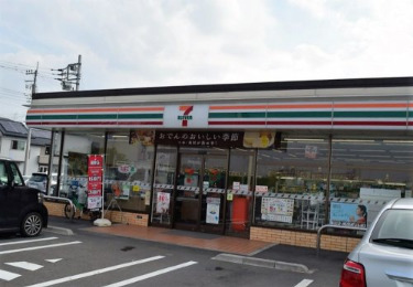 コンビニ　セブンイレブン　川崎布田店（コンビニ）まで305m