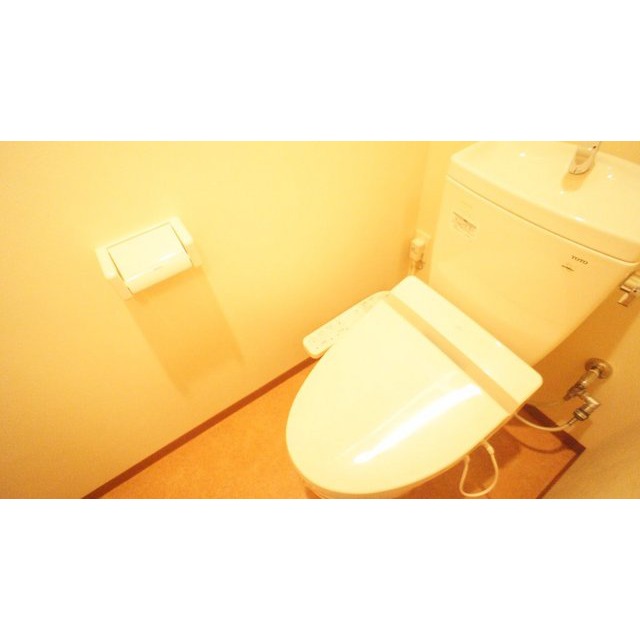 トイレ　温水洗浄便座