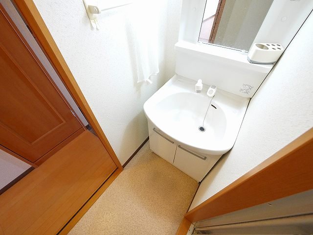 洗面設備　コンパクトで使いやすい洗面所