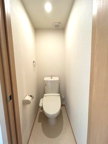 トイレ　温水洗浄便座付※同タイプ別号室参考写真