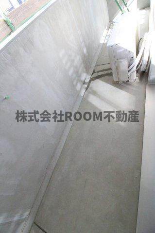 バルコニー　バルコニーからの眺めを楽しみながら食事をしませんか