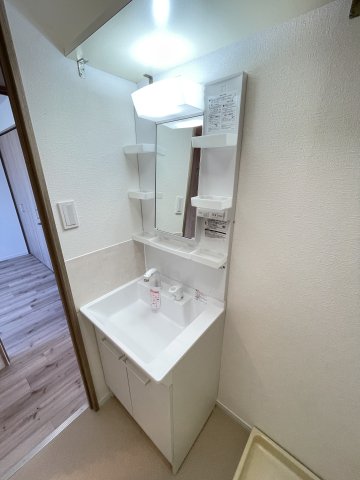 洗面設備　使いやすい洗面所です