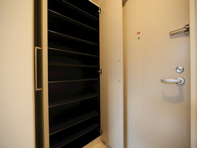 玄関　玄関　シューズボックス付（収納充実してます）