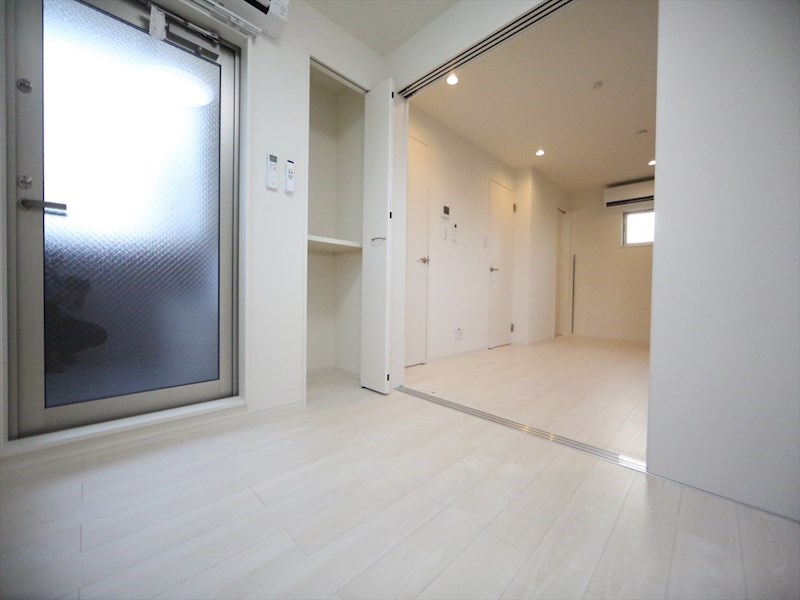 その他部屋・スペース　洋室3.7帖　クローゼット付　エアコン完備　バルコニー