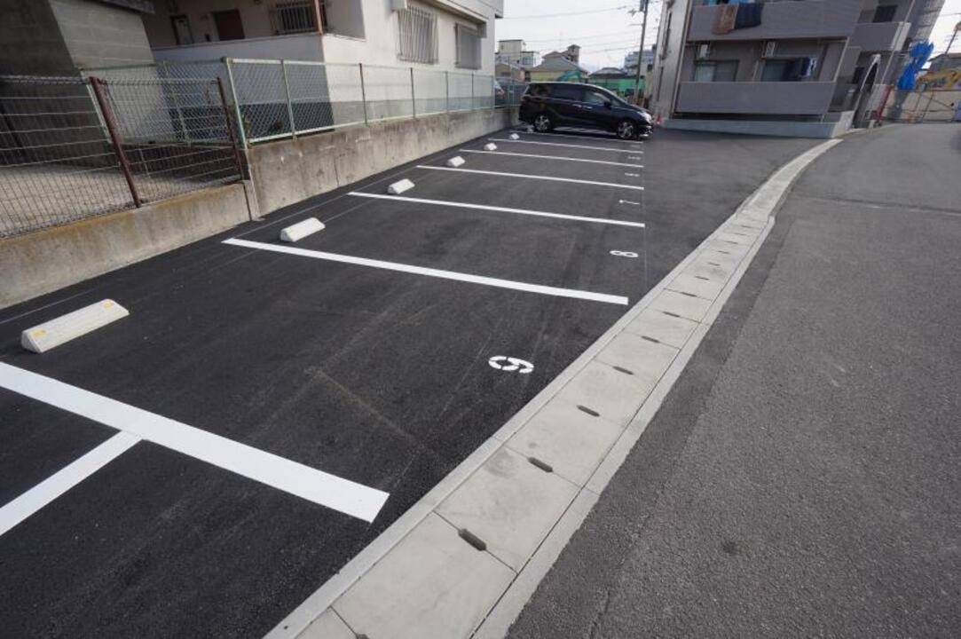 駐車場　駐車場