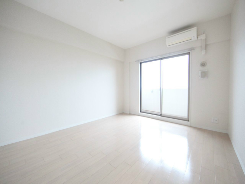 バルコニー　洋室9帖　エアコン完備　バルコニー