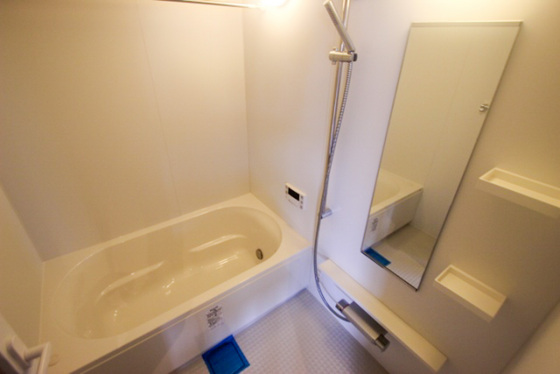バス・シャワールーム　※別部屋の写真です