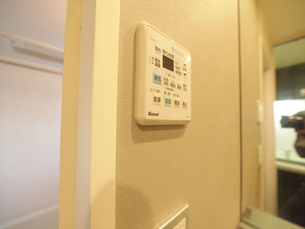 その他設備　浴室暖房乾燥機付き