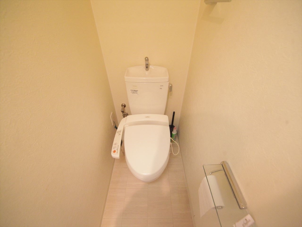 トイレ　温水洗浄暖房便座付トイレ