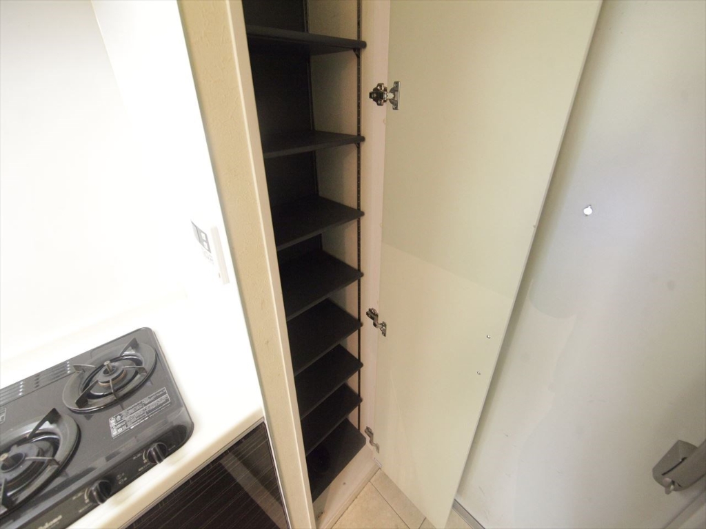 玄関　玄関　シューズボックス　姿見鏡付き（収納充実してます）