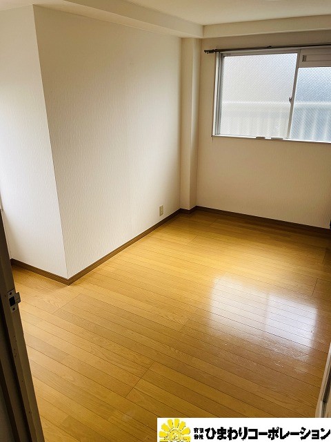 ひまわりコーポ宝持の居間写真