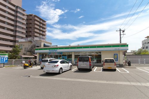 コンビニ　ファミリーマート広本町３丁目店（コンビニ）まで181m