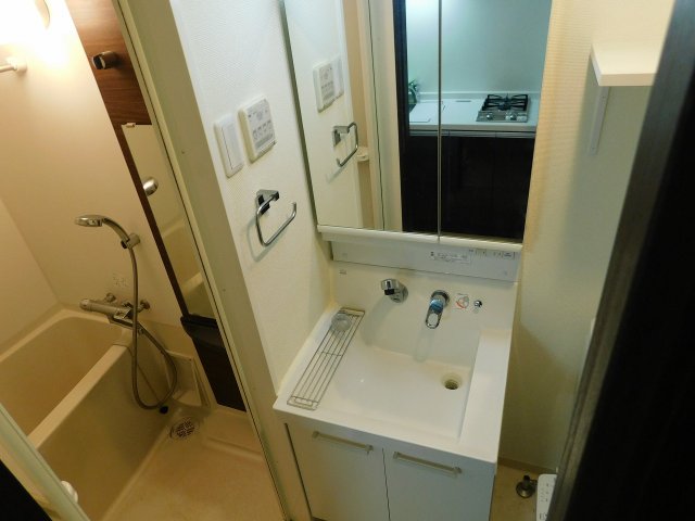 洗面設備　コンパクトで使いやすい洗面所