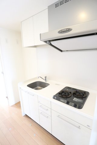 キッチン　702号室の写真を使用しています。