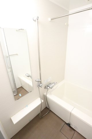 バス・シャワールーム　702号室の写真を使用しています。