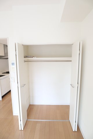 収納　702号室の写真を使用しています。