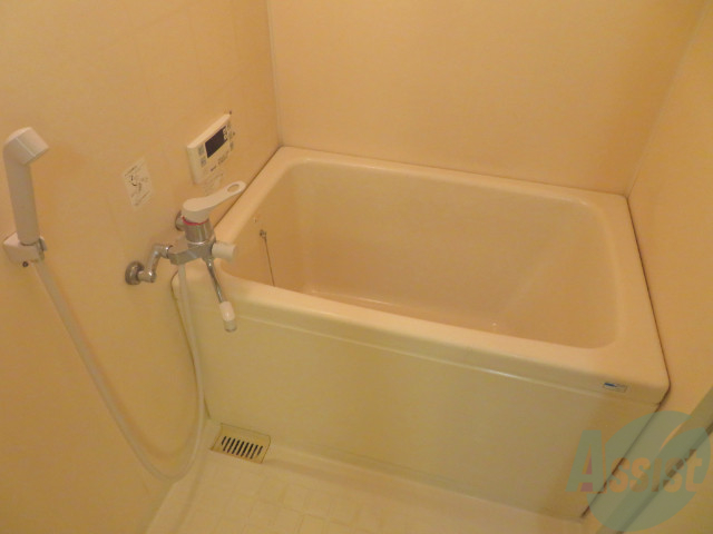 バス・シャワールーム　バスルームはこちらです。広々としてゆったり休めます。