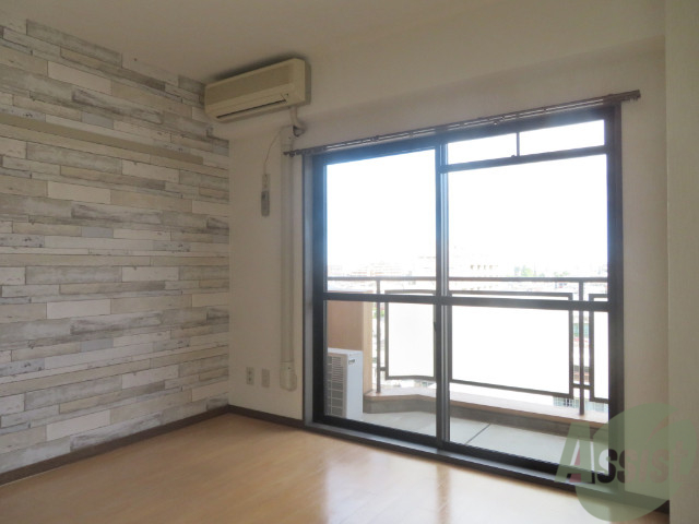 その他部屋・スペース　７帖の洋室です。広々として、きれいですね。