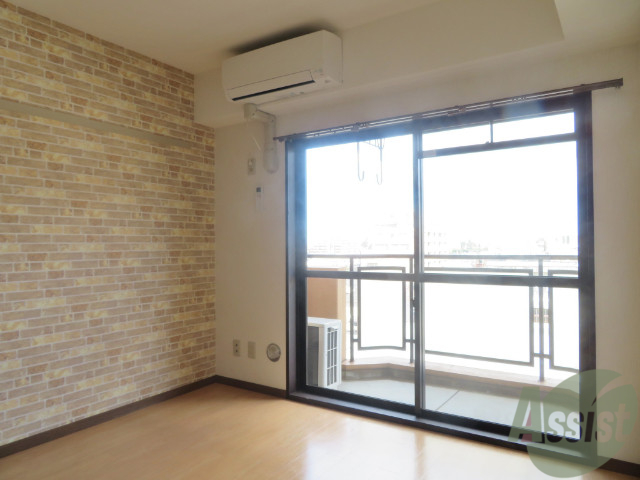 居室・リビング　８帖のダイニングキッチン。ご飯を食べるお部屋ですね。