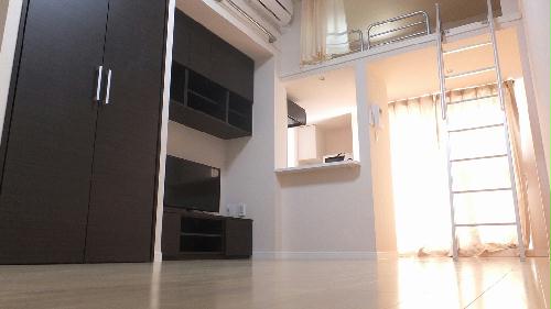 居室・リビング　大型収納付きのお部屋です。