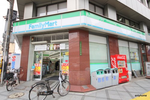 コンビニ　ファミリーマート梅新東店（コンビニ）まで128m