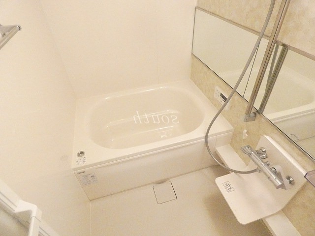 バス・シャワールーム　浴室乾燥機付きのお風呂