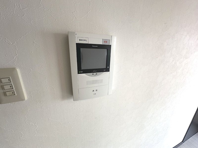 セキュリティ　来客が一目で分かるモニターインターフォン付き