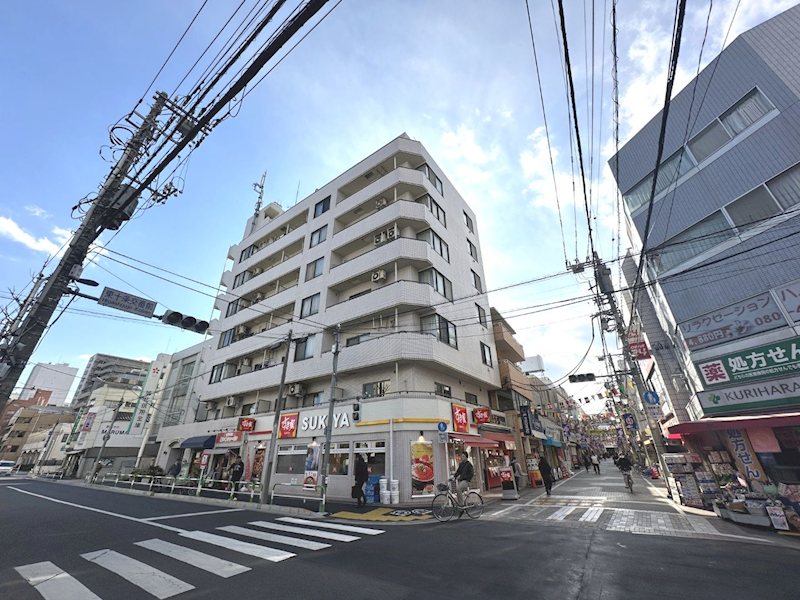 建物外観　東十条駅徒歩３分の好立地。鉄骨鉄筋コンクリート造マンション