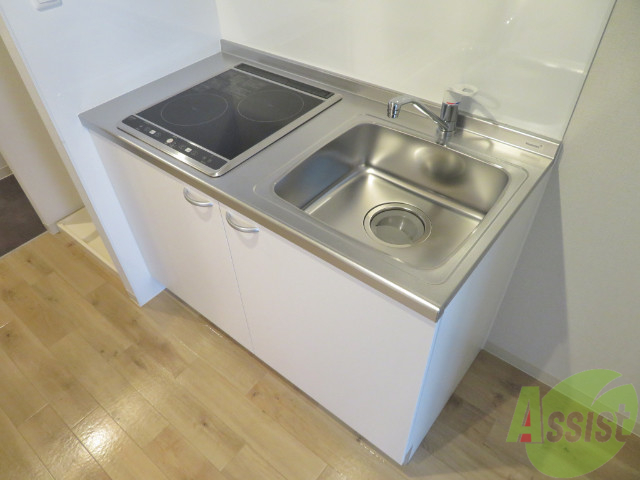 キッチン　一人暮らしには十分な大きさのキッチンですね。