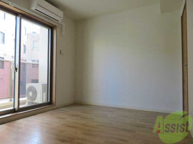 その他部屋・スペース　シングルベットも置けそうな広さのお部屋ですね。