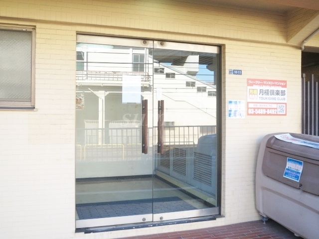 エントランス　1階入口です☆