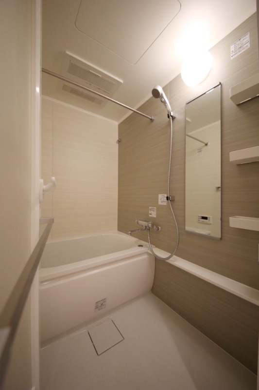 バス・シャワールーム　浴室暖房乾燥機付きのバスルーム／同タイプ参考写真
