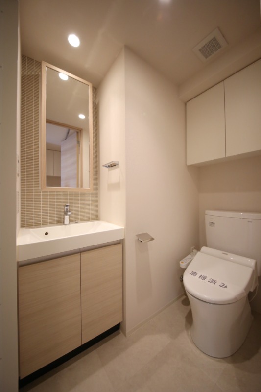 洗面設備　スタイリッシュな独立洗面台／同タイプ参考写真